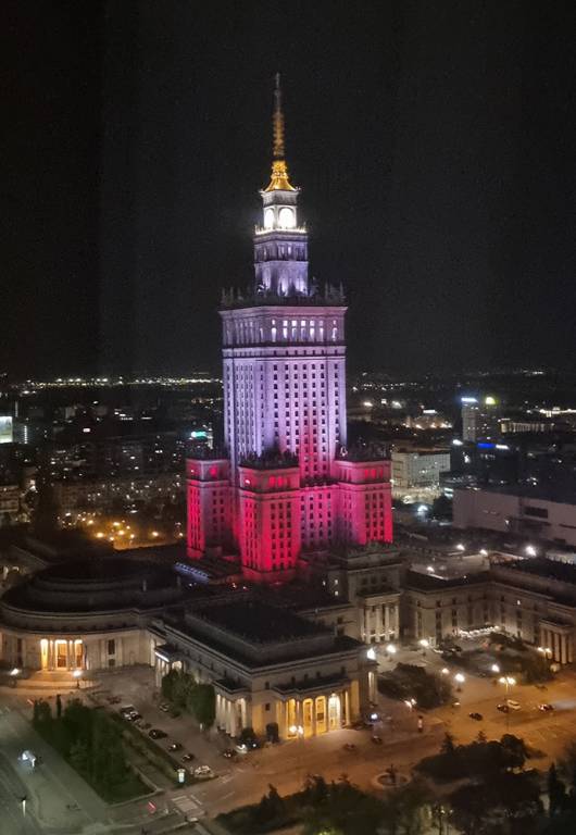 Pałac kultury Warszawa biało czerwony